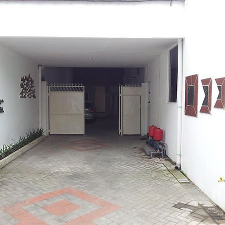 Loxy Inn Surabaja Exteriér fotografie